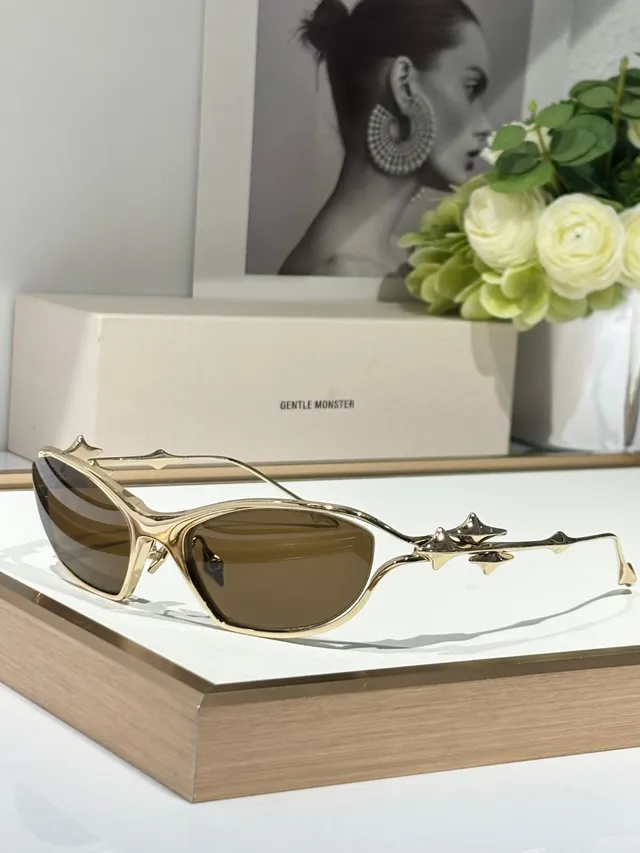 Gentle Monster Lunettes de soleil angulaires en forme d'œil de chat inspirées des étoiles 7