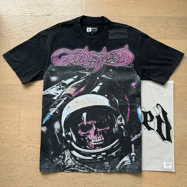 Camiseta oversized Godspeed com estampa de caveira astronauta 6