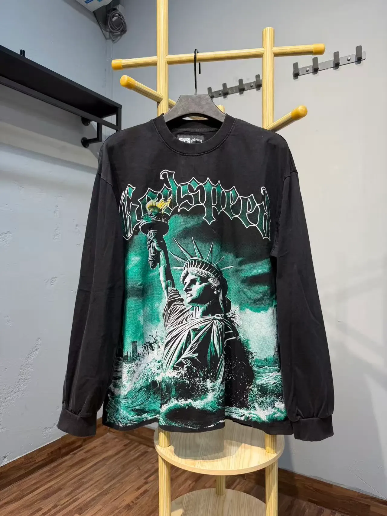 Godspeed Statue of Liberty Graphic Long-Sleeve T-Shirt 6