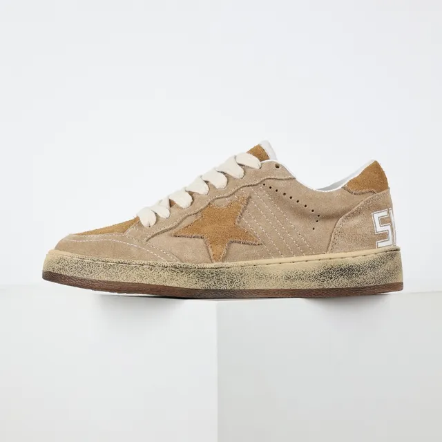 Golden Goose Super-Star Chaussures Lifestyle Beige En Daim Usé 9