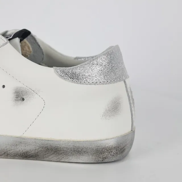 Golden Goose Super-Star Tênis Lifestyle Brancos e Prateados com Estrela de Glitter 4