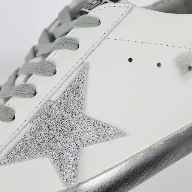 Golden Goose Super-Star Tênis Lifestyle Brancos e Prateados com Estrela de Glitter 6