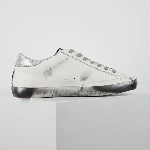 Golden Goose Super-Star Tênis Lifestyle Brancos e Prateados com Estrela de Glitter 7