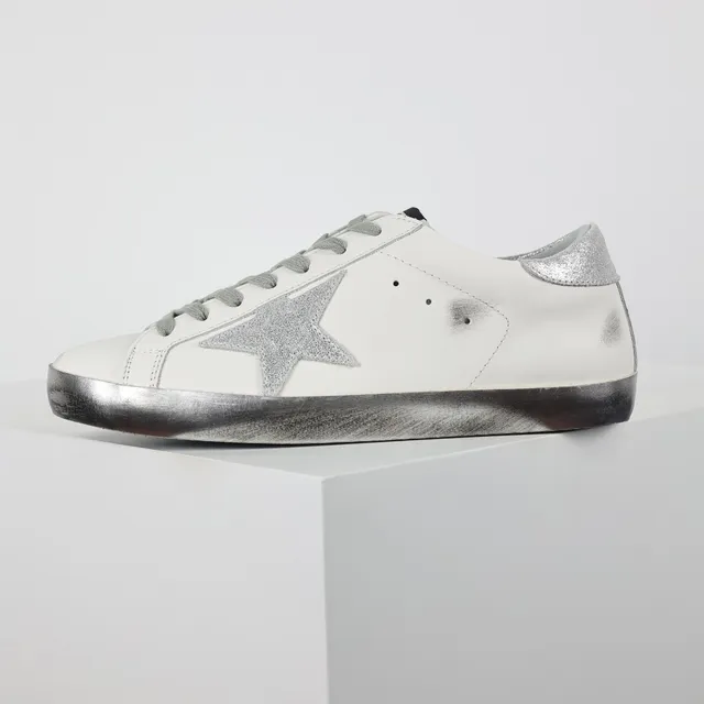 Golden Goose Super-Star Tênis Lifestyle Brancos e Prateados com Estrela de Glitter 9