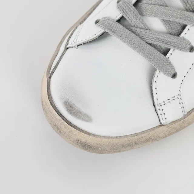 Golden Goose Superstar Tênis Lifestyle com Patch de Estrela de Couro Branco Desgastado 5
