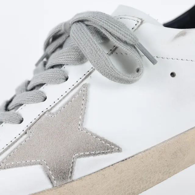 Golden Goose Superstar Tênis Lifestyle com Patch de Estrela de Couro Branco Desgastado 6