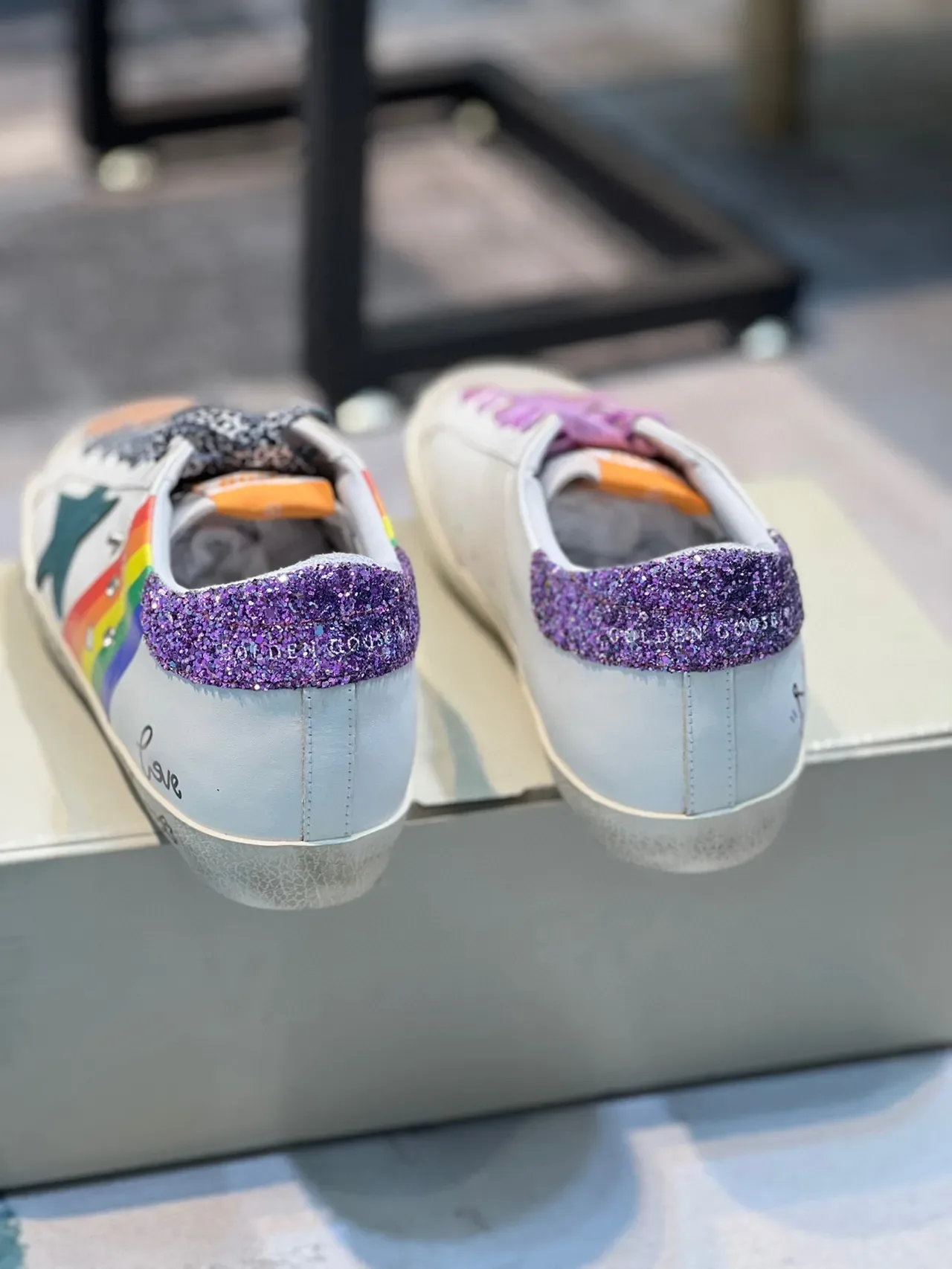 Golden Goose Superstar abîmé blanc étoile arc-en-ciel sneaker lifestyle 2