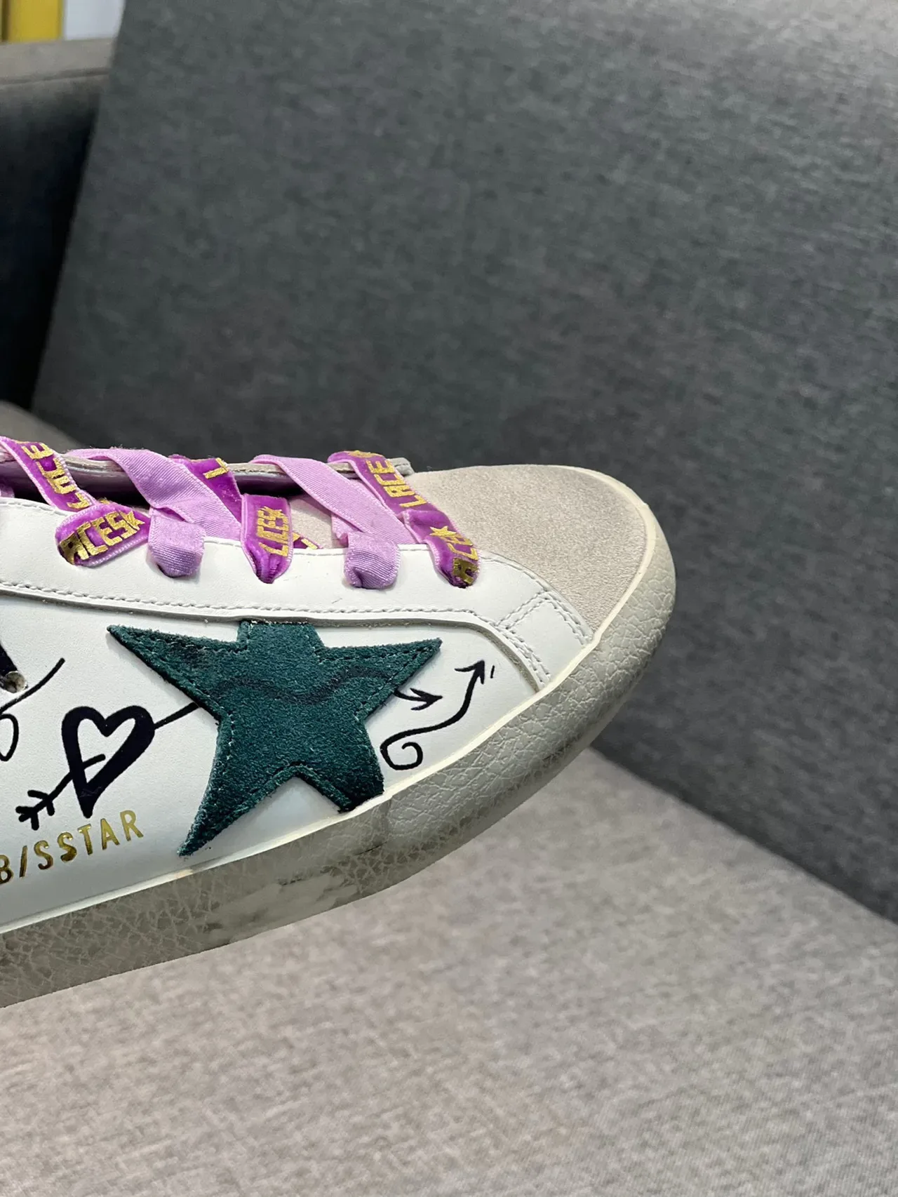 Golden Goose Superstar abîmé blanc étoile arc-en-ciel sneaker lifestyle 3