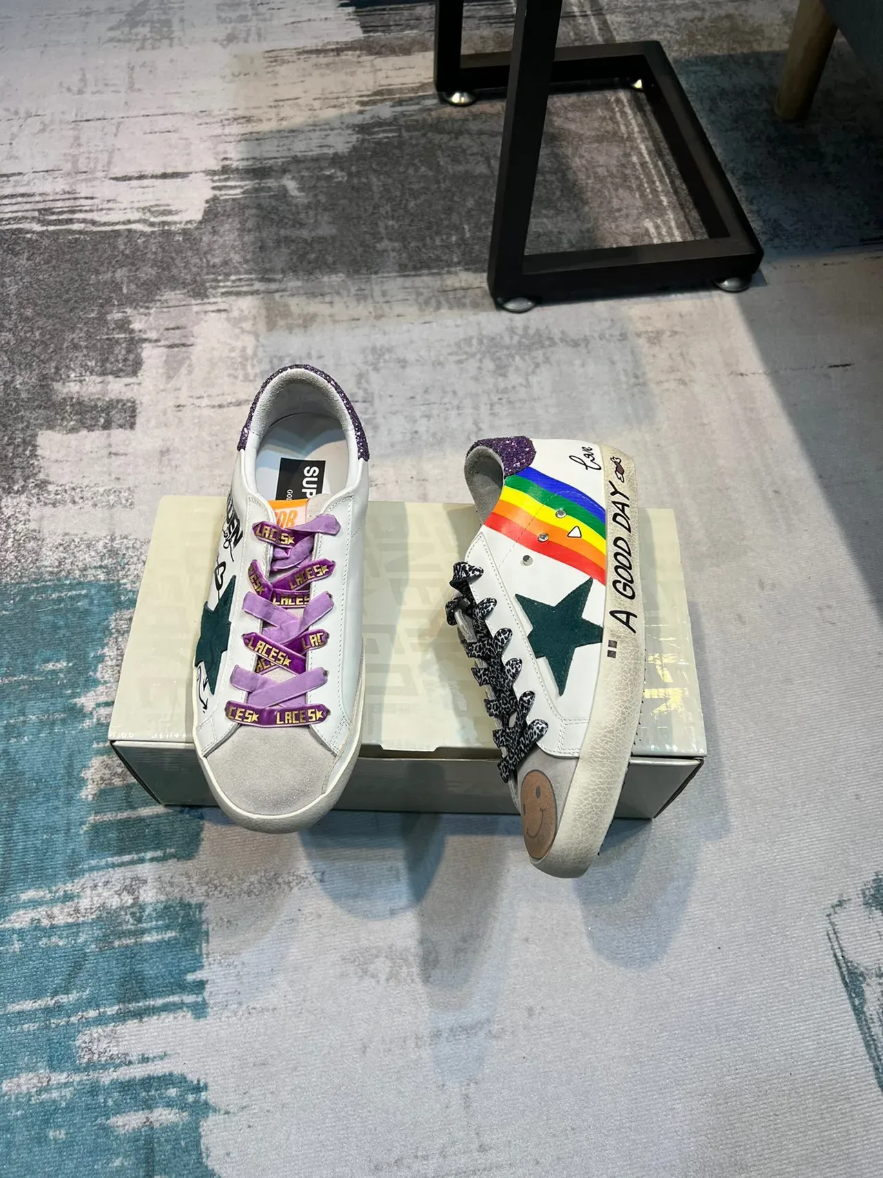 Golden Goose Superstar abîmé blanc étoile arc-en-ciel sneaker lifestyle 4