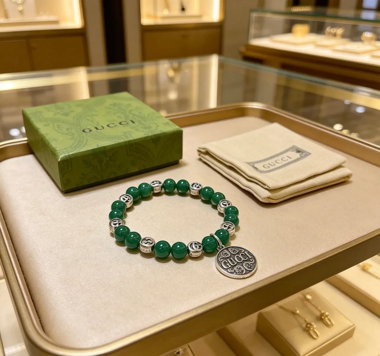 Gucci Beaded Green Stone and Silver-Tone Pendant Bracelet 3