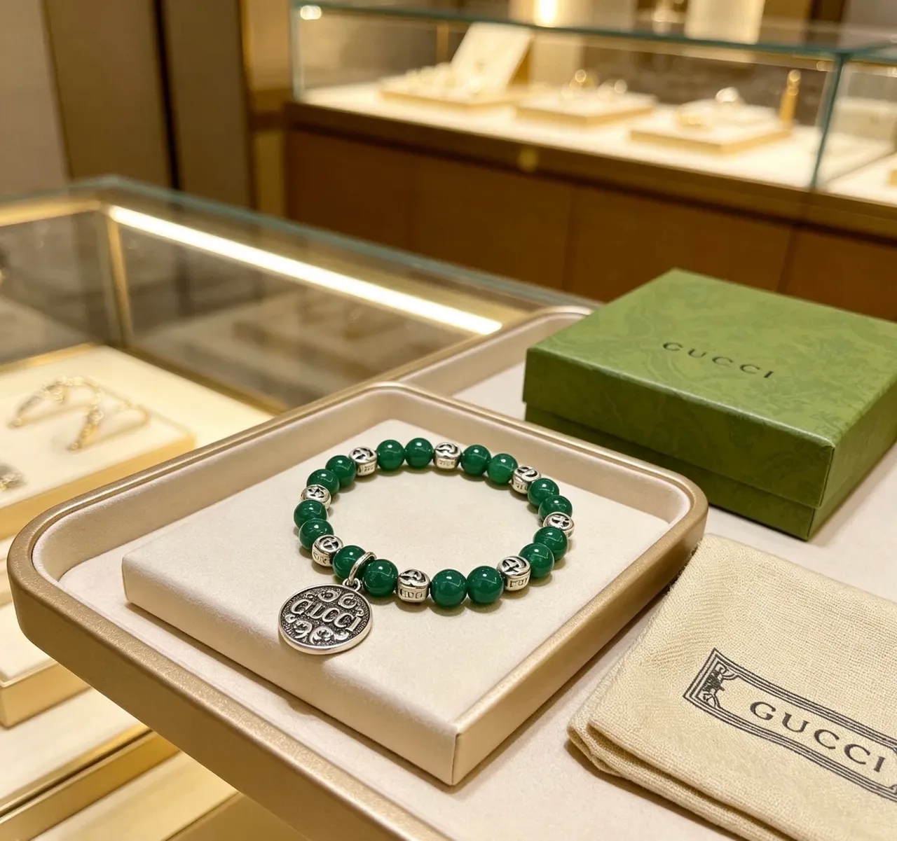 Gucci Beaded Green Stone and Silver-Tone Pendant Bracelet 4