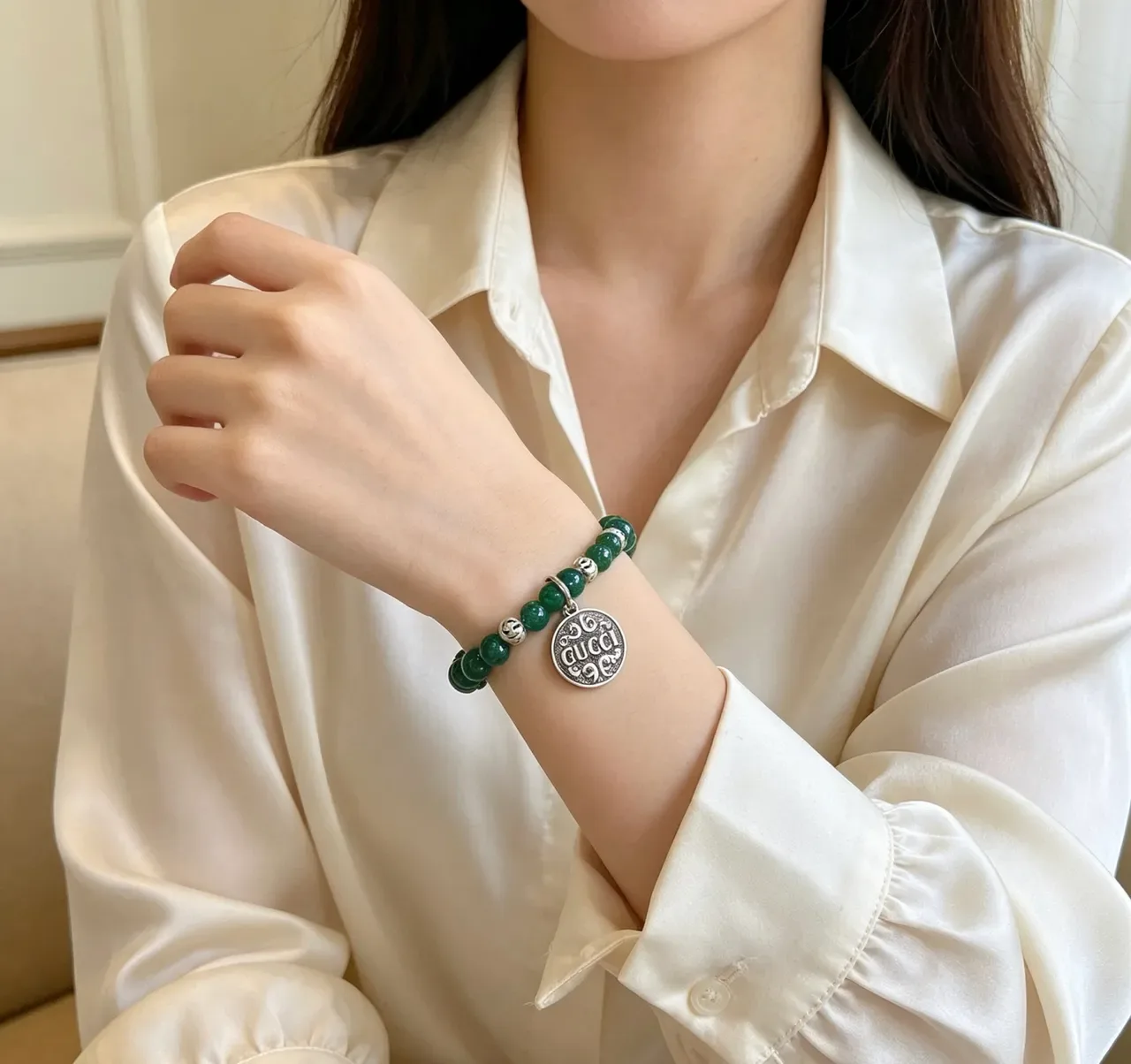 Gucci Beaded Green Stone and Silver-Tone Pendant Bracelet 6