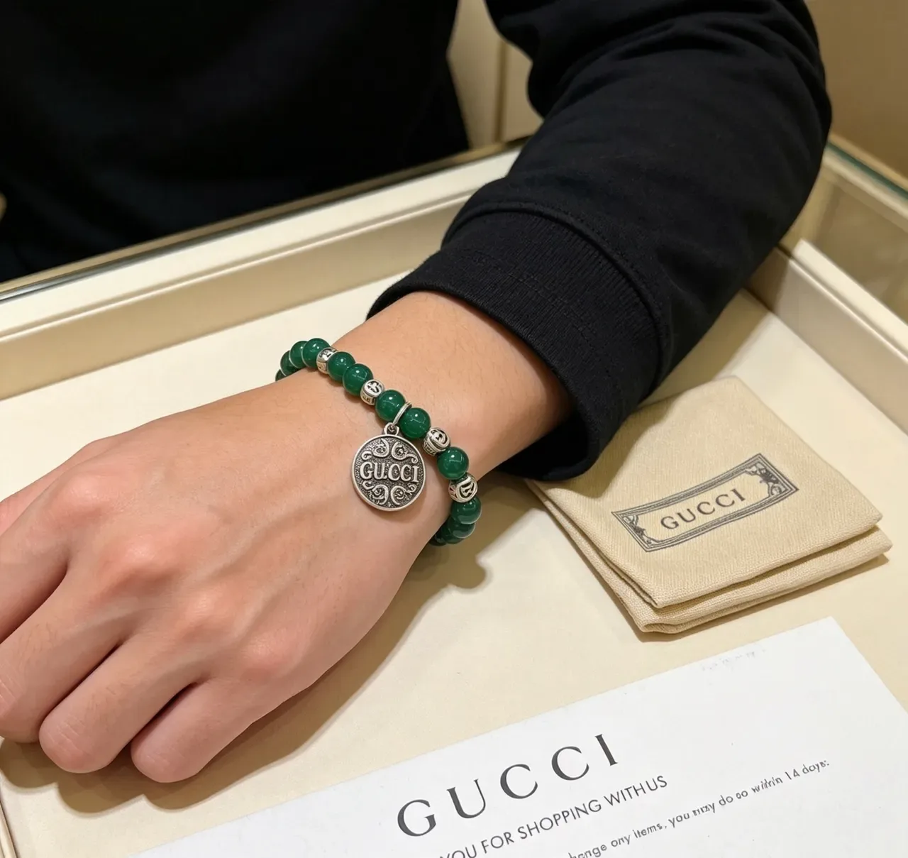 Gucci Beaded Green Stone and Silver-Tone Pendant Bracelet 8