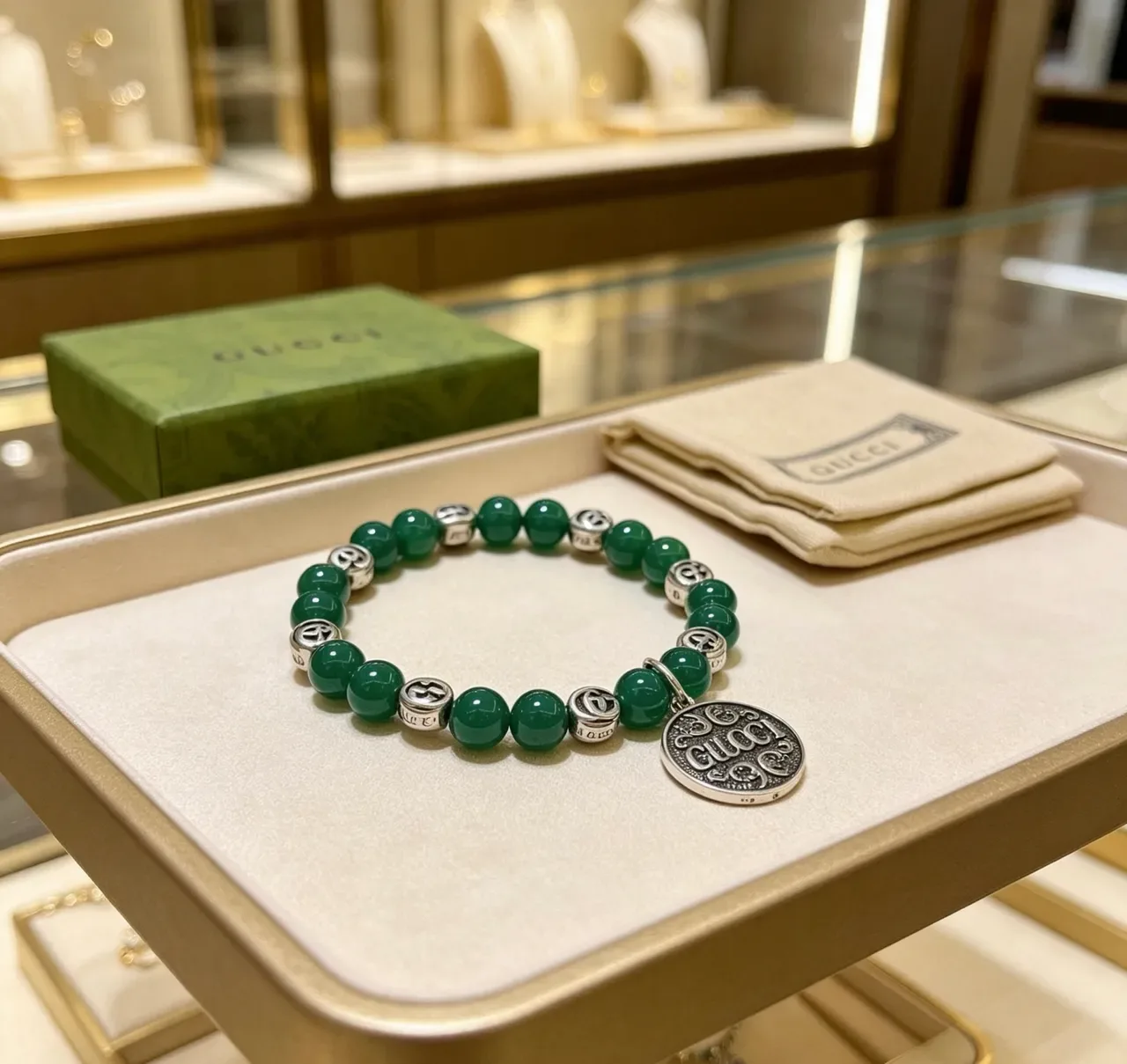 Gucci Beaded Green Stone and Silver-Tone Pendant Bracelet 9