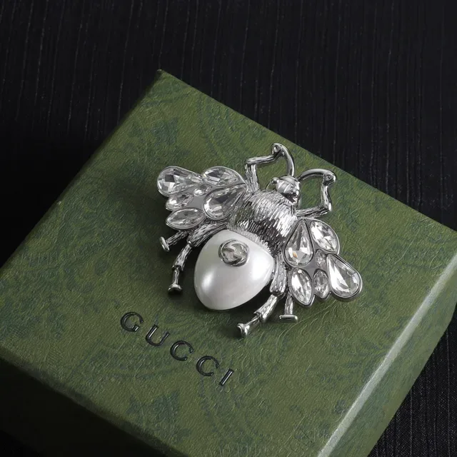 بروش Gucci Bee كريستال ولؤلؤ 5