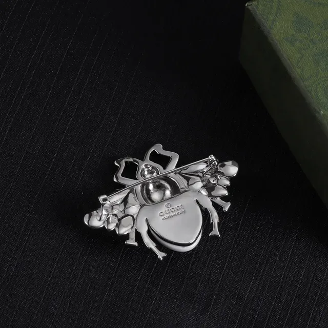 بروش Gucci Bee كريستال ولؤلؤ 6