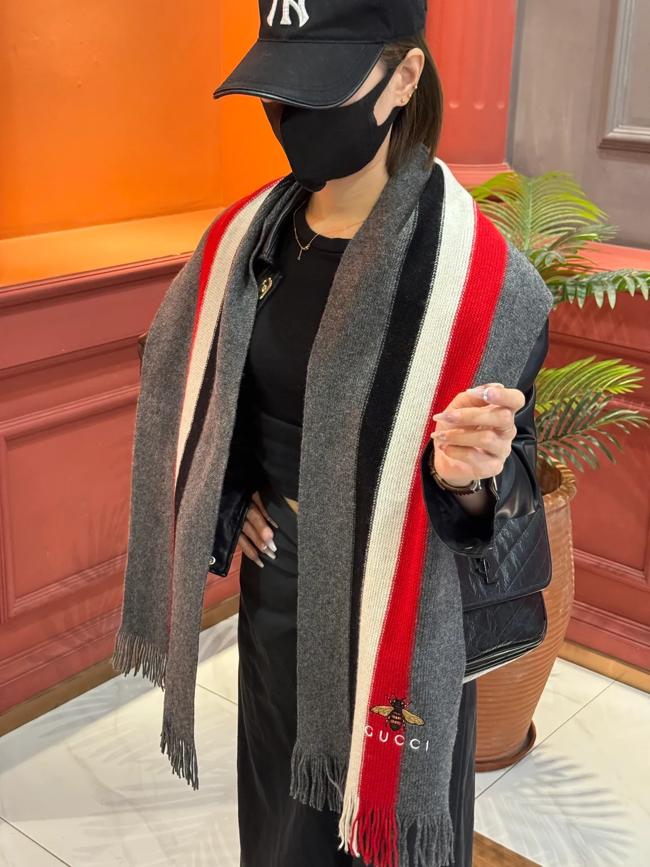 Gucci Motif Abeille Cachemira Écharpe Tricotée Rayée 2
