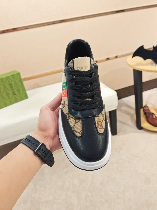 Gucci Beige Noir Monogram Sneakers Lifestyle en Toile avec Superpositions en Cuir 5