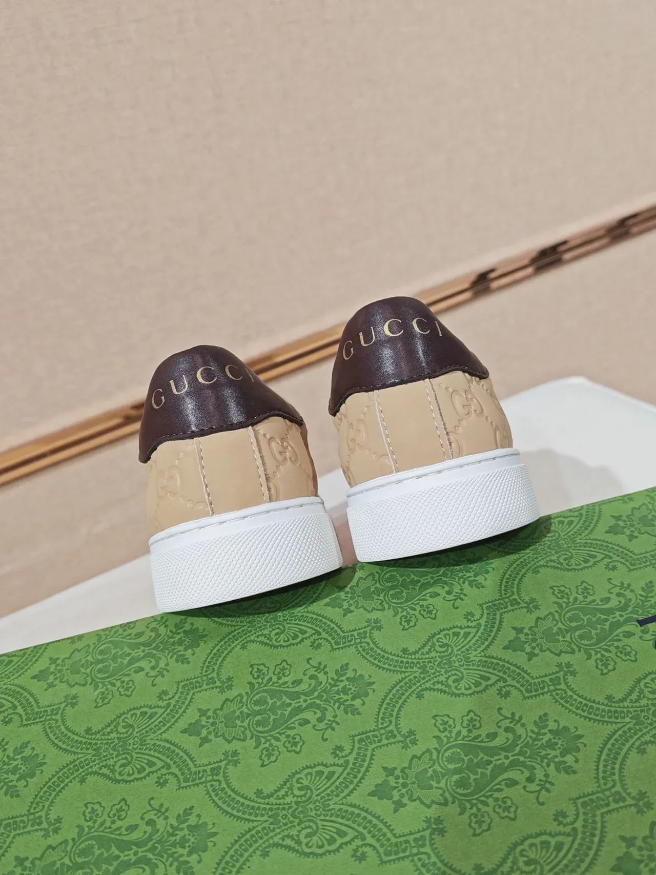 Gucci Bege Marrom Slip-On Quilted GG Couro Tênis Lifestyle 3