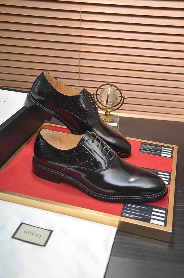 Gucci Preto Marrom Brilhante Couro Verniz GG Monogram Detalhe Brogue Sapatos Oxford 4