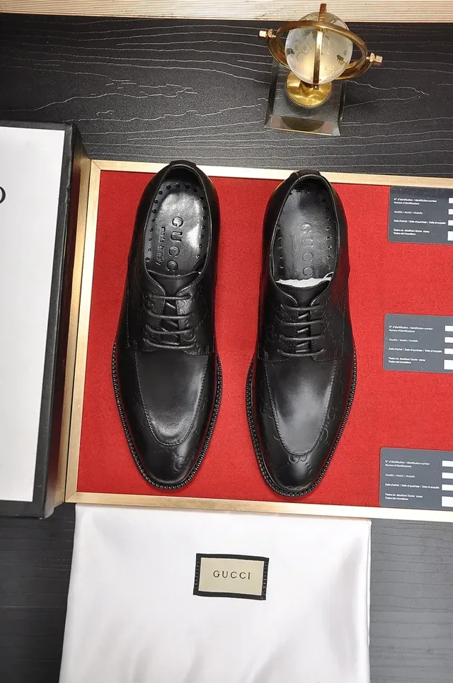 Gucci Chaussures Oxford à embout noir avec monogramme GG embossed 5