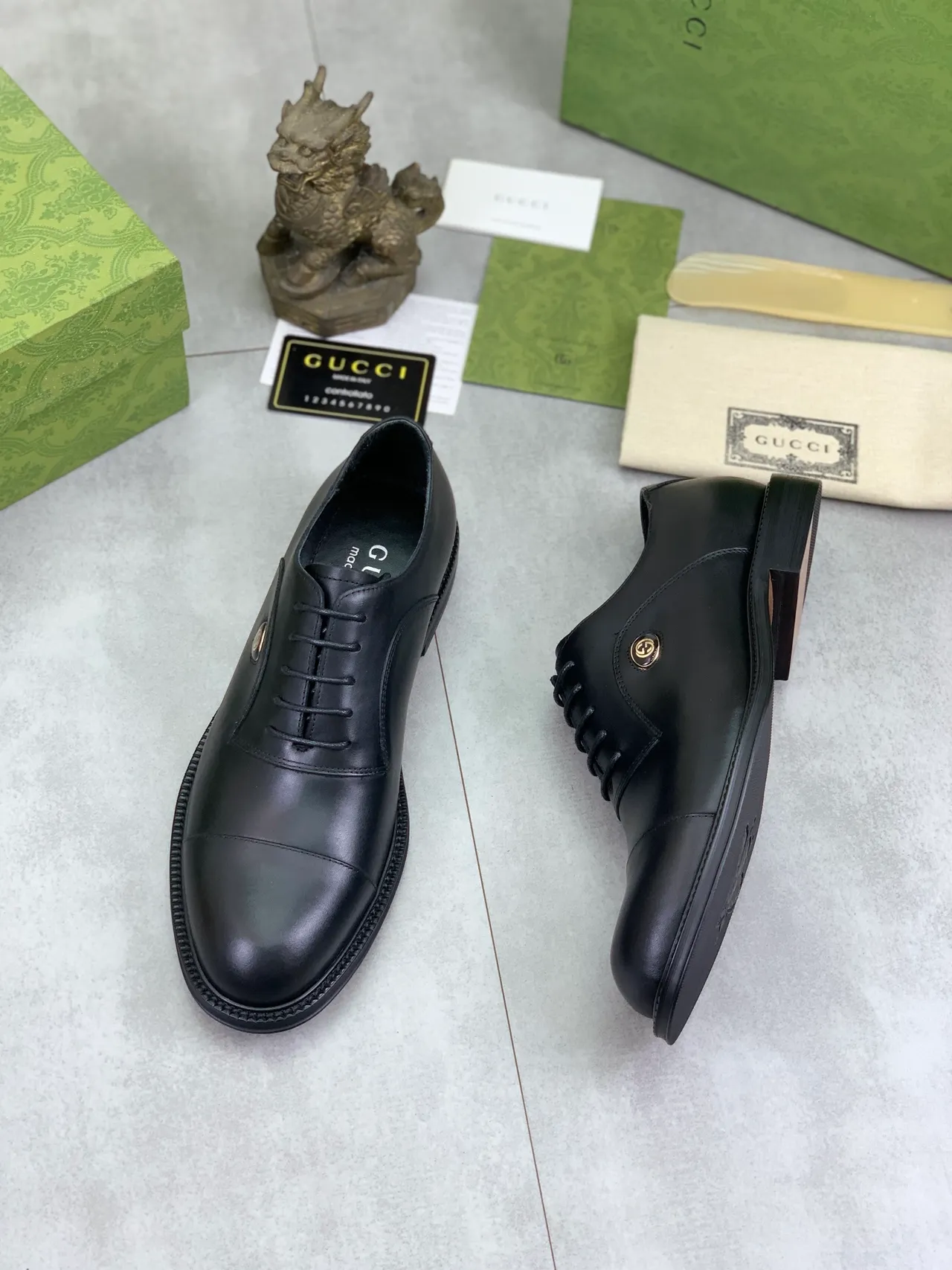 Gucci Chaussures Oxford Noir et Or à Cap-Toe et Suela Serrée 4