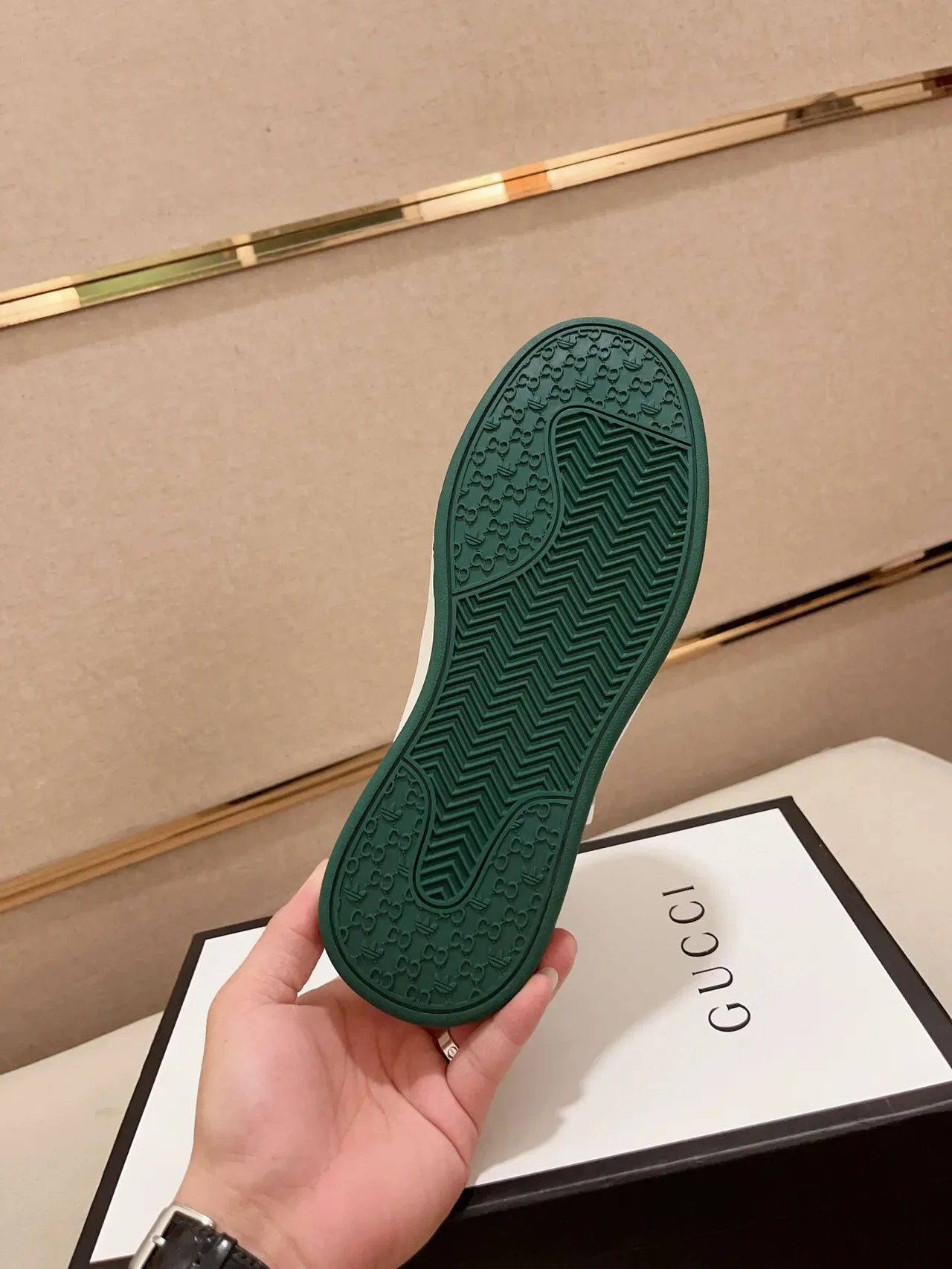 Gucci sneakers lifestyle cuir et canvas noir et vert de hauteur 2