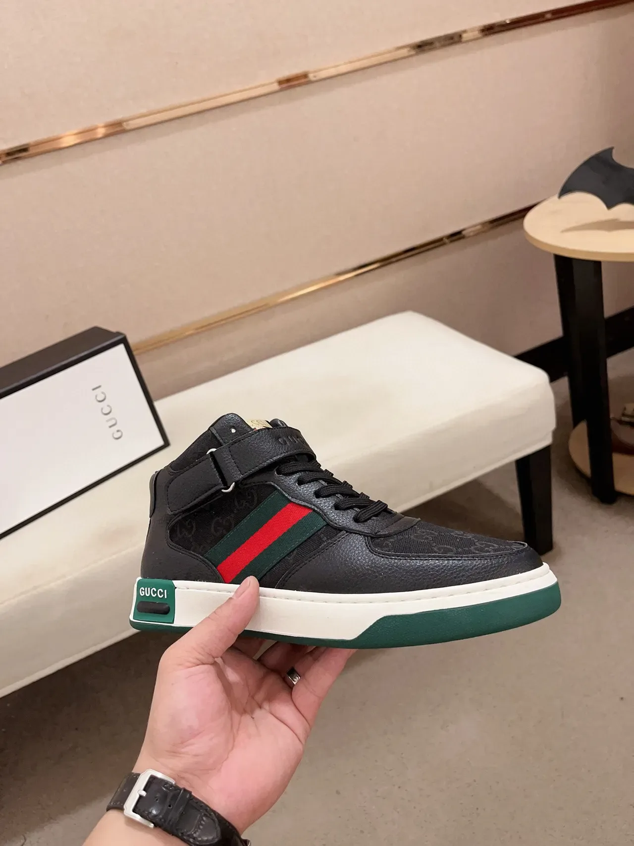 Gucci sneakers lifestyle cuir et canvas noir et vert de hauteur 5