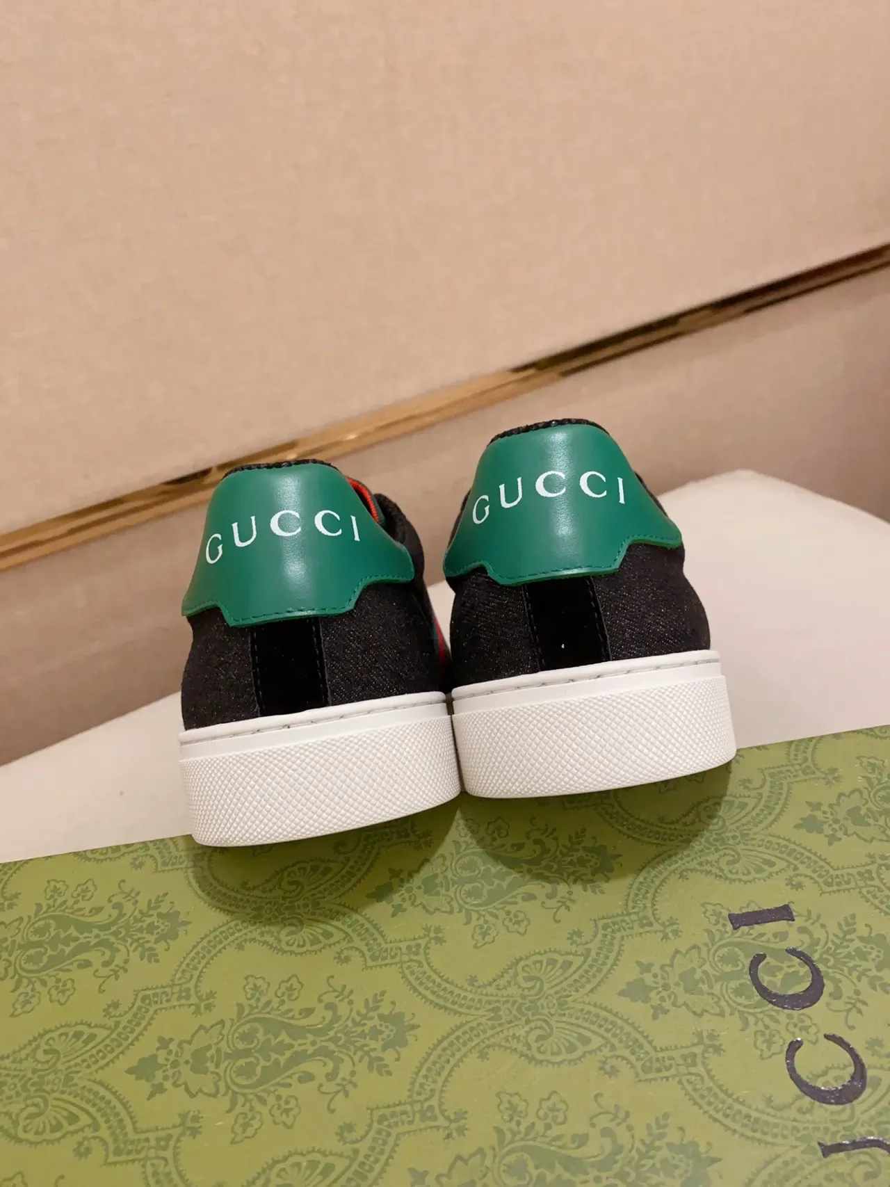 Gucci Preto Verde Tênis Lifestyle Low-Top com Parte Superior Texturizada em Denim 3