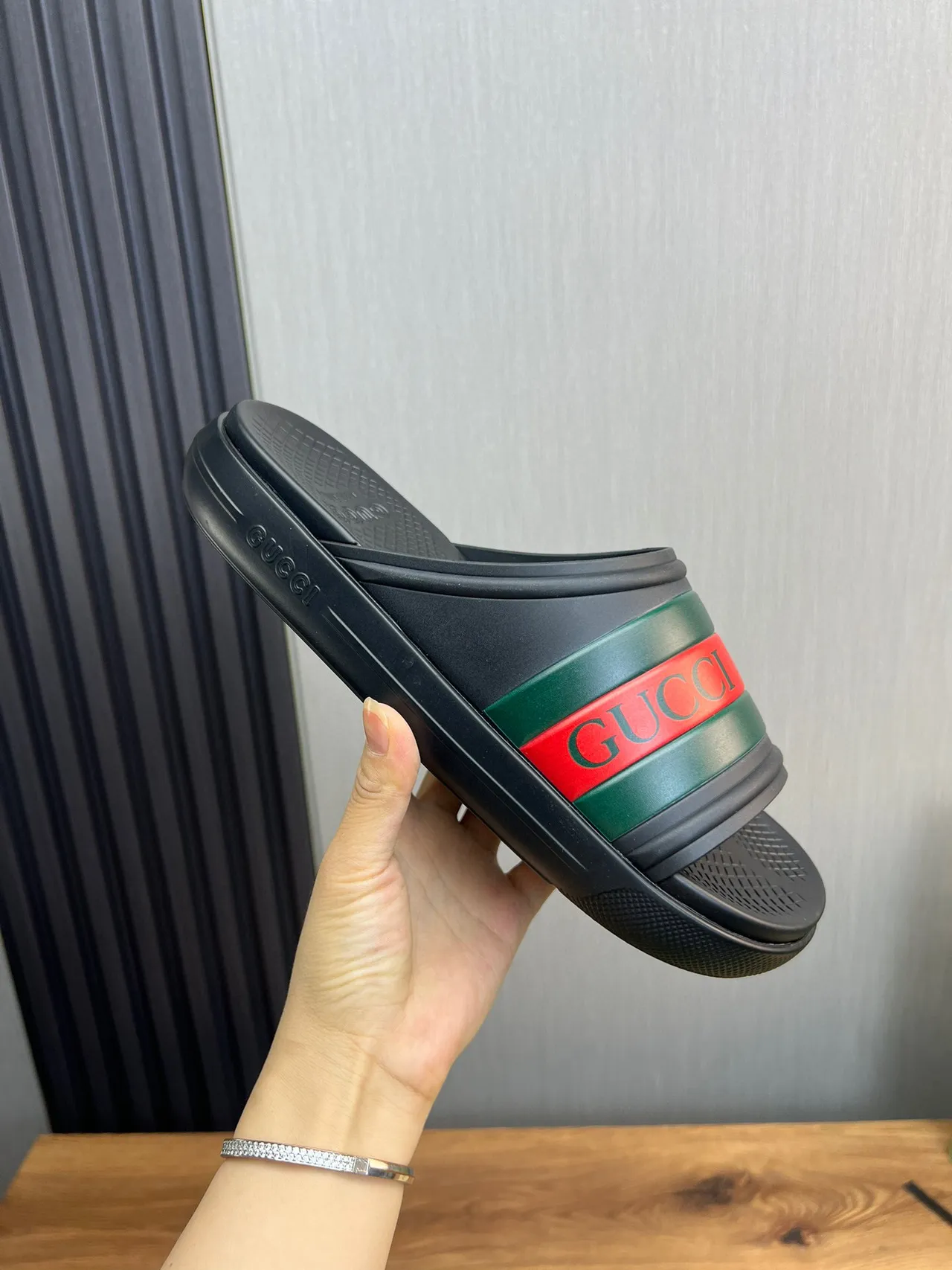 Gucci Black Green Molded Rubber Sole Web Stripe Band Slippers 7