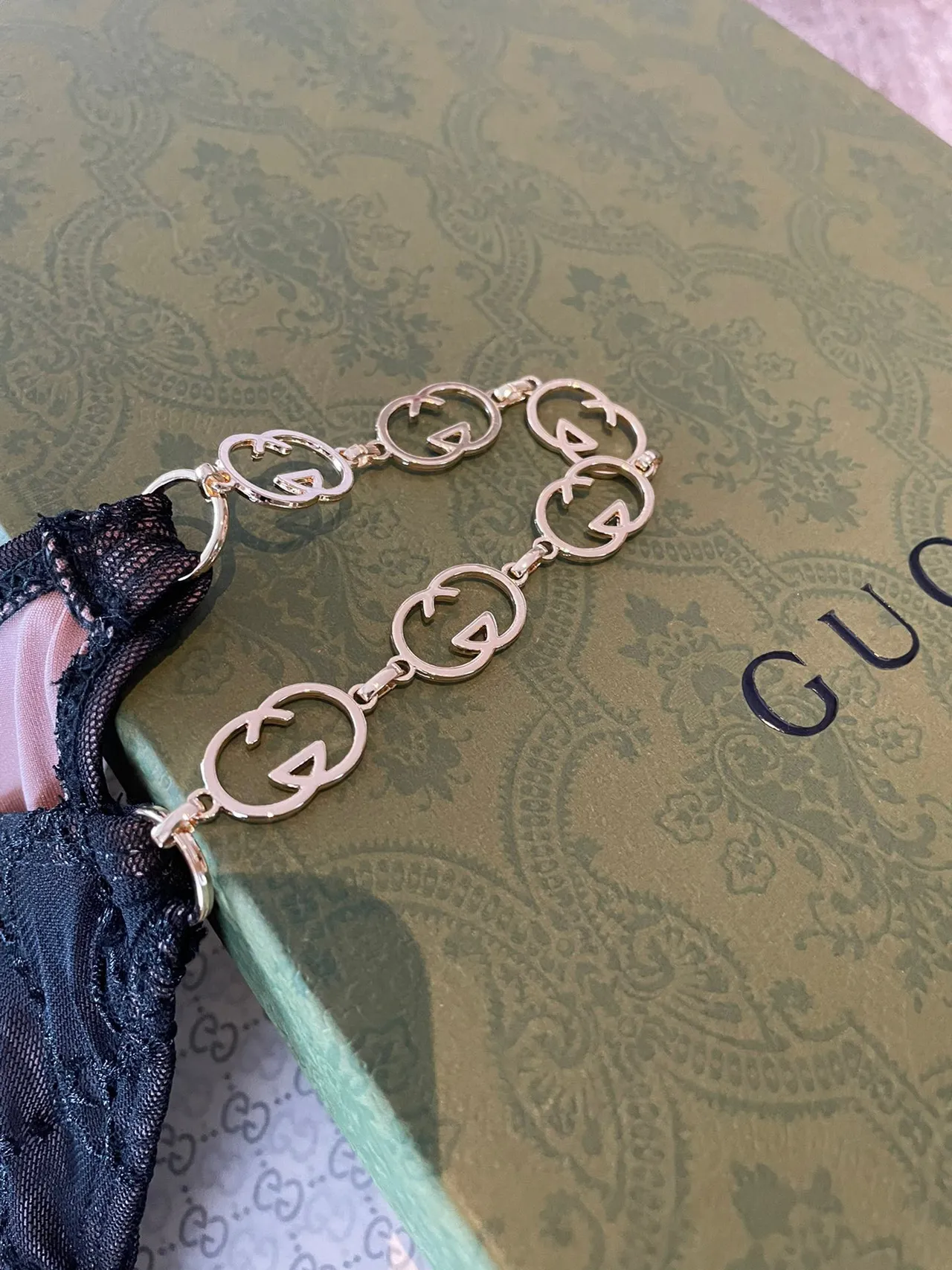 Gucci Biquíni de renda preta com corrente 3