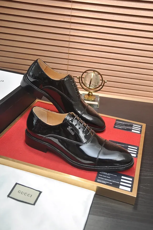 Gucci Chaussures Oxford en Cuir Patenté Noir avec Embout Cap-Toe 4