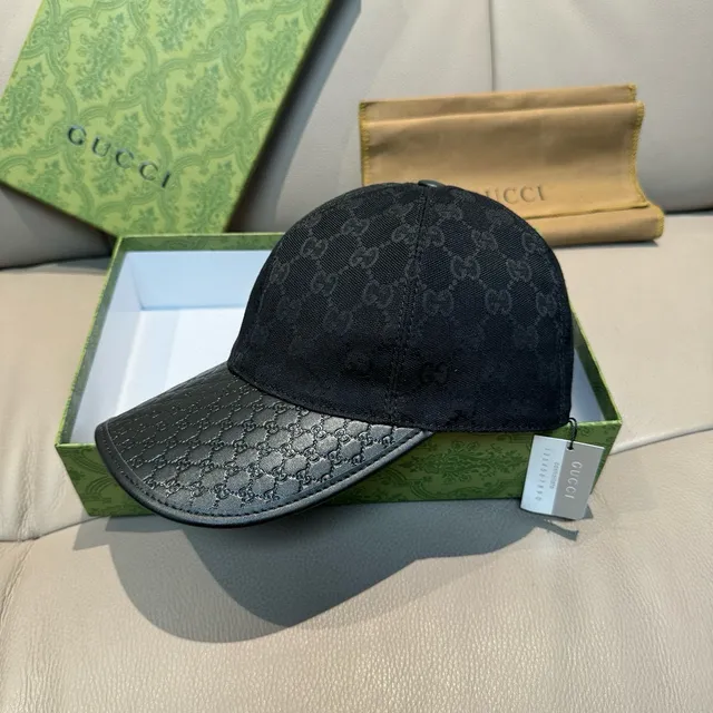 Casquette de baseball Gucci en cuir noir avec monogramme GG Jacquard tonal embossed avec rebord en cuir 9