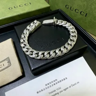 Gucci Chunky Curb-Link Engraved Leaf Motif Silver Bracelet