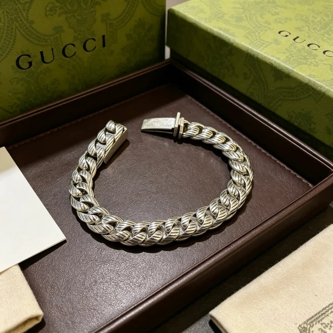 Gucci Chunky Curb-Link Engraved Leaf Motif Silver Bracelet 9