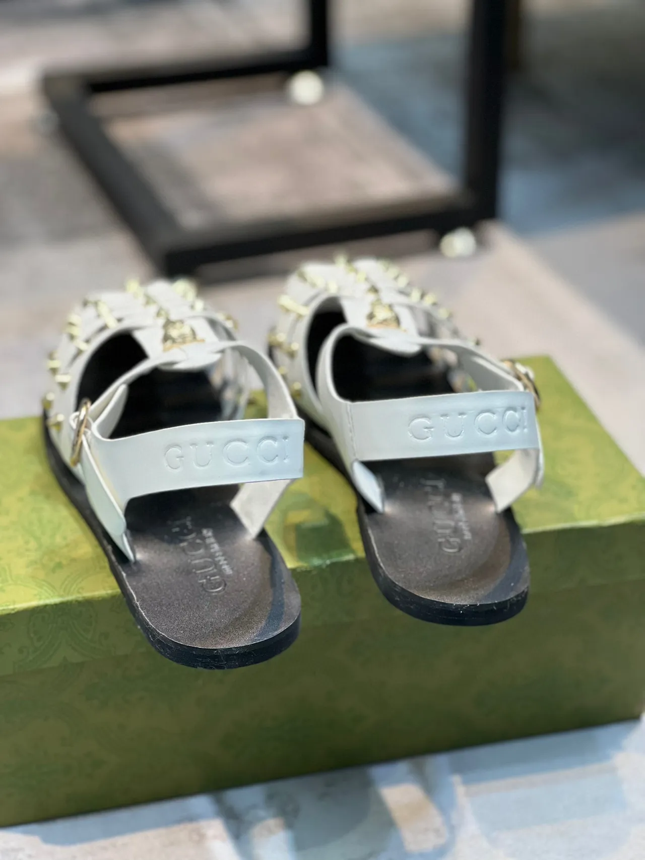 Gucci Dionysus Sandália Gladiator Sandália Branca Dourada Com Rebites Multi Cinta Acentuação Cabeça Medusa Sandálias Gladiator 2