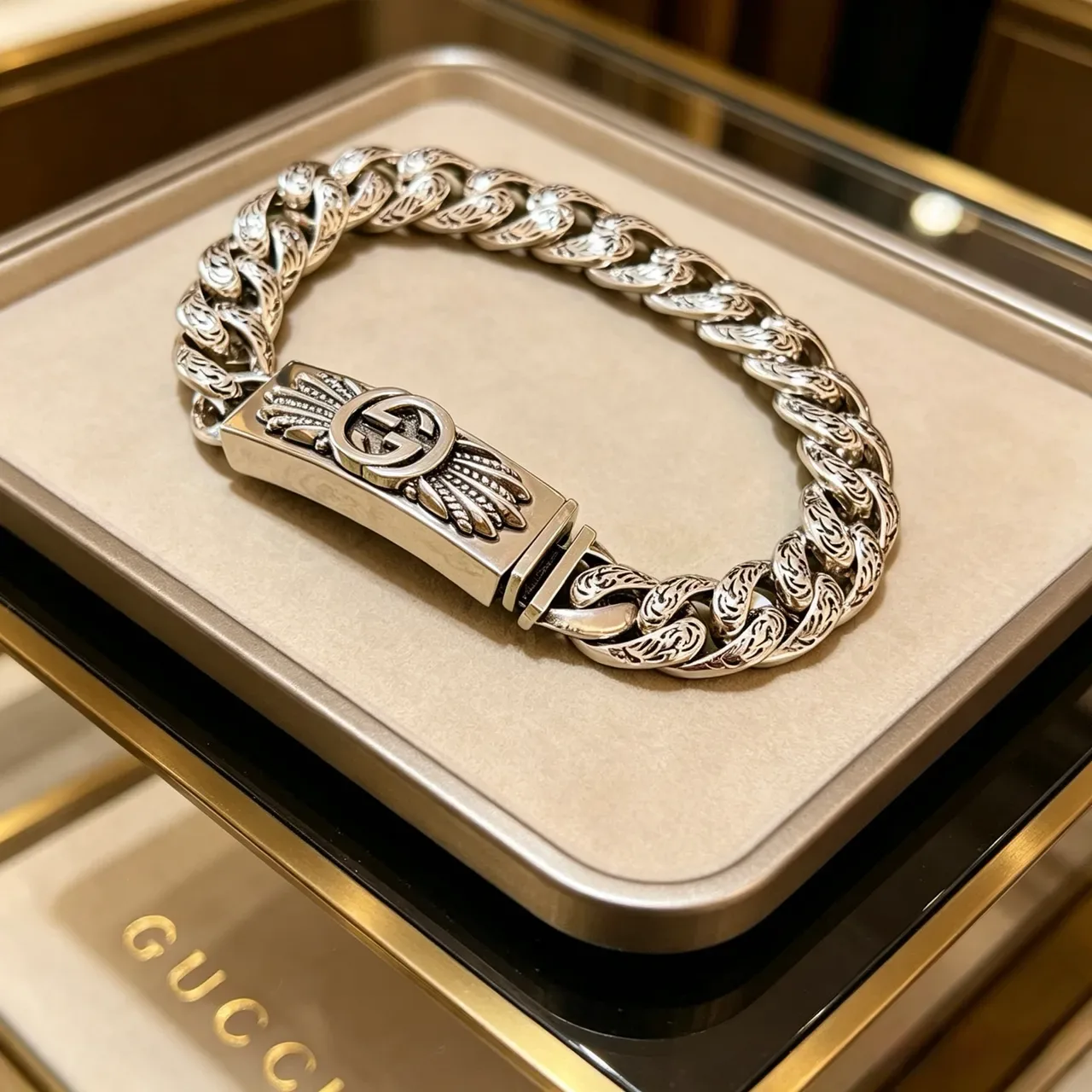 Gucci Dionysus Silver Chunky Curb-Link Chain Engraved Wing Motifs Bracelet 8