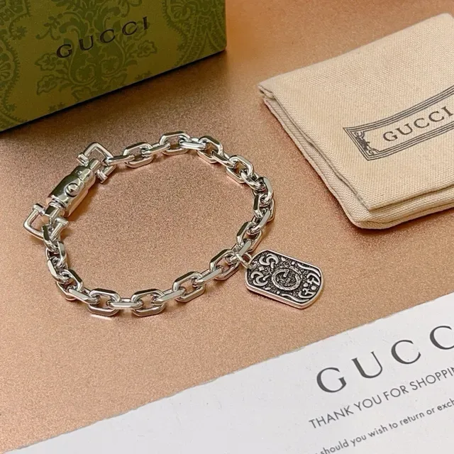 Gucci Dog Tag Pendant Chunky Chain Bracelet 9