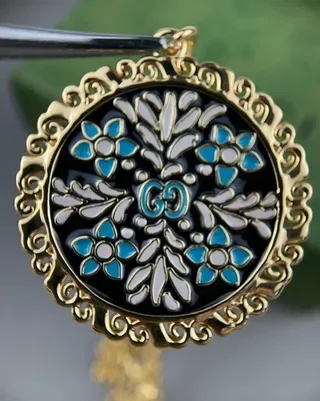 Collier pendentif Gucci en émail floral filigrané 3