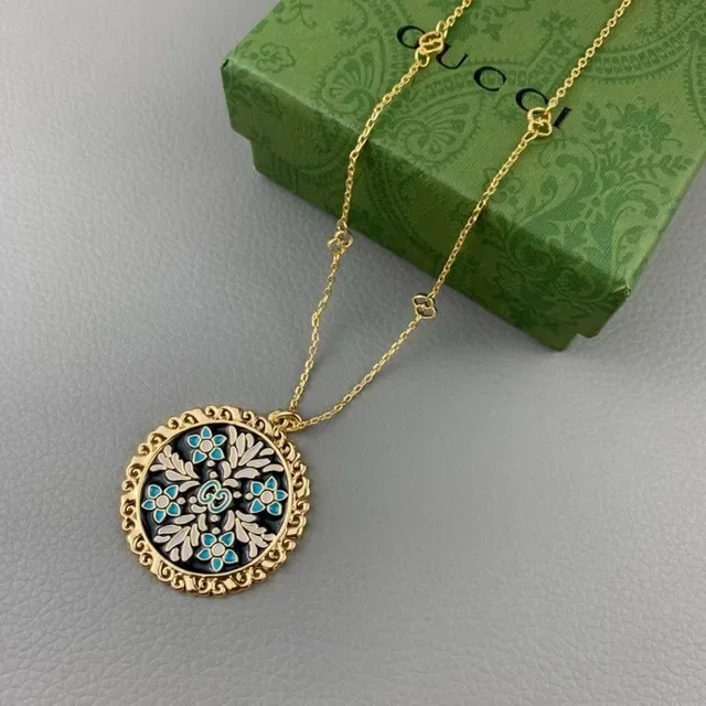 Collier pendentif Gucci en émail floral filigrané 5