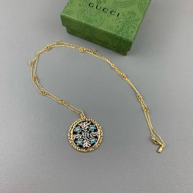 Collier pendentif Gucci en émail floral filigrané 6