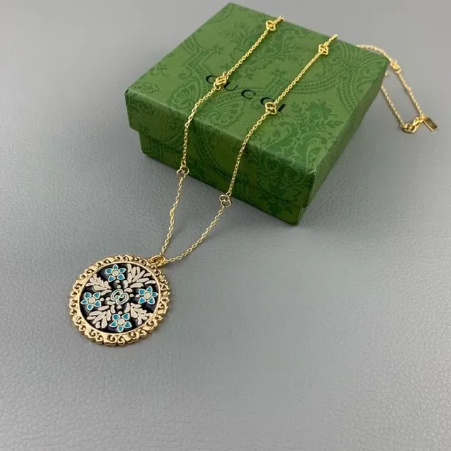Collier pendentif Gucci en émail floral filigrané 7