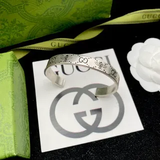 Gucci Engraved GG Bee Motif Silver-Toned Open Cuff Bracelet