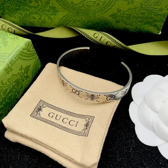 Gucci Engraved GG Bee Motif Silver-Toned Open Cuff Bracelet 6