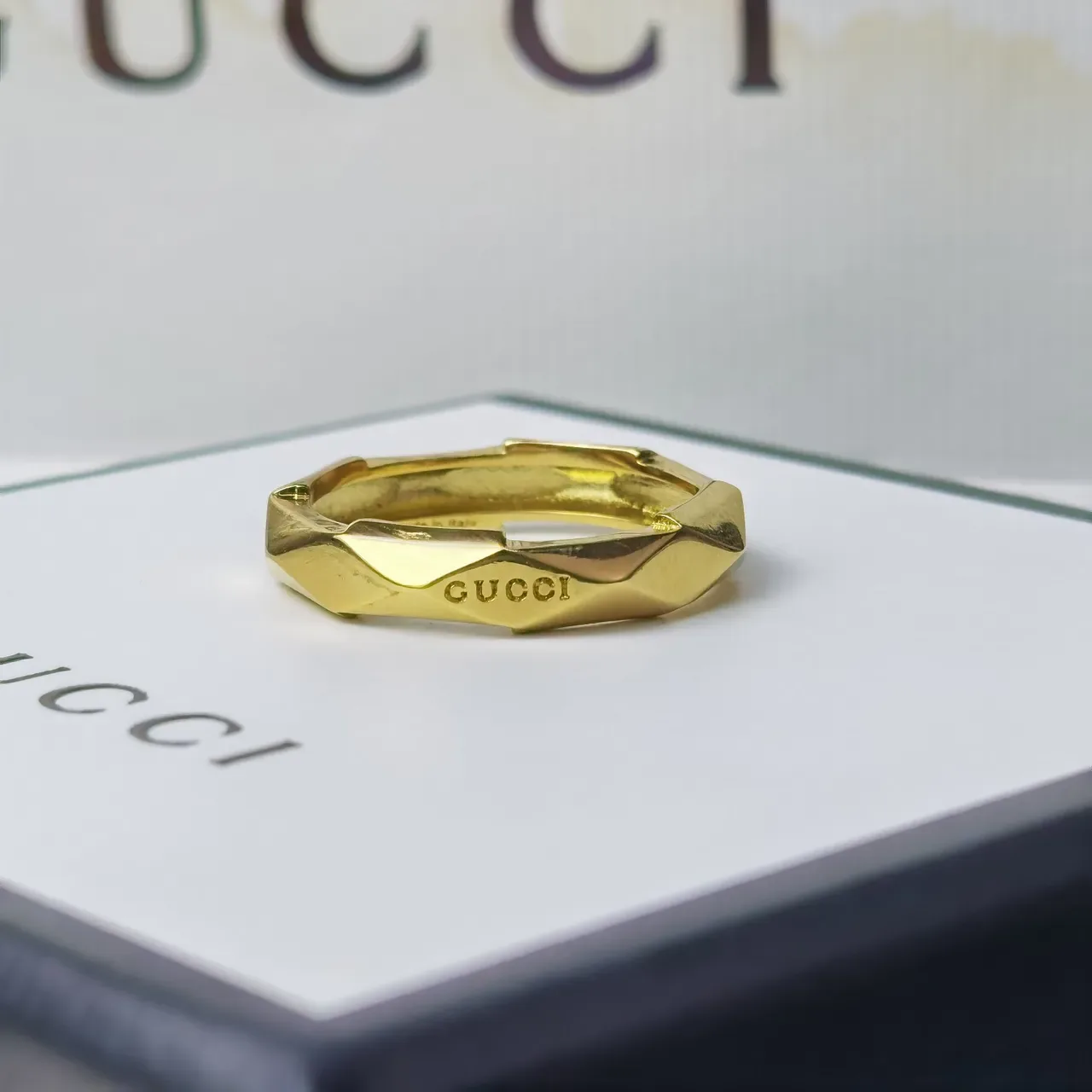 Gucci Faceted Geometric Gold Ring 4