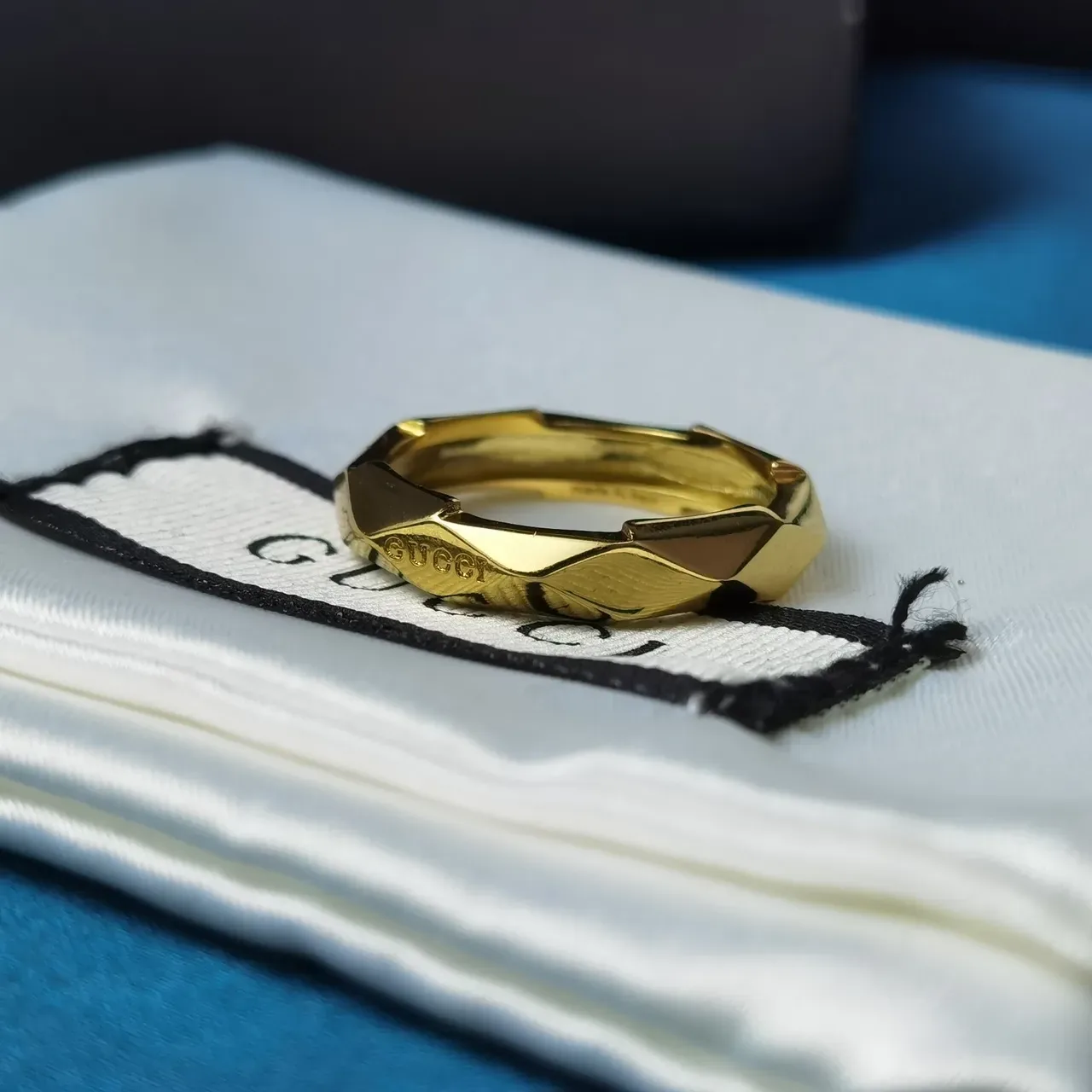 Gucci Faceted Geometric Gold Ring 7