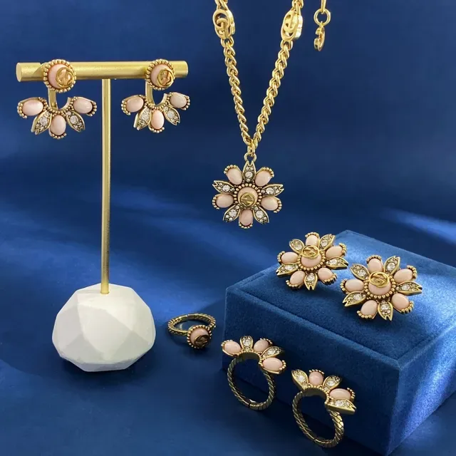 Gucci Flora Pink Enamel and Crystal Flower Pendant Necklace 8