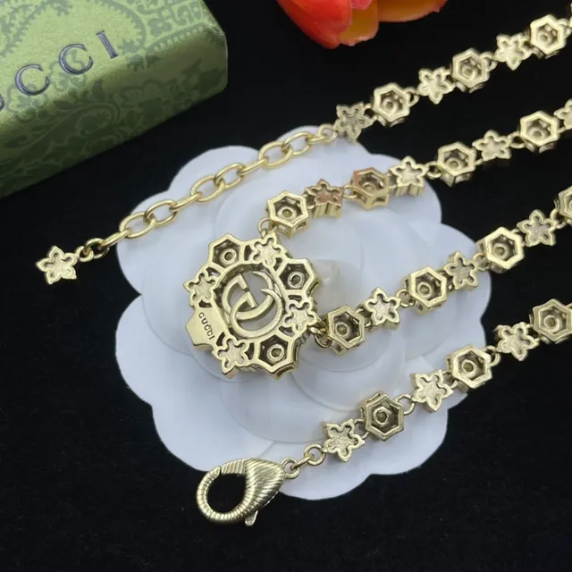 Gucci Floral Crystal Interlocking G Pendant Necklace 2