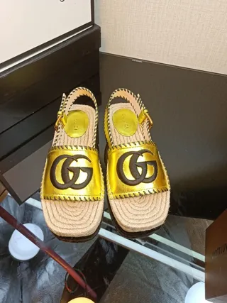 Gucci GG Marmont 金黑鞋带 亚麻草包裹草编鞋底 休闲凉鞋 3