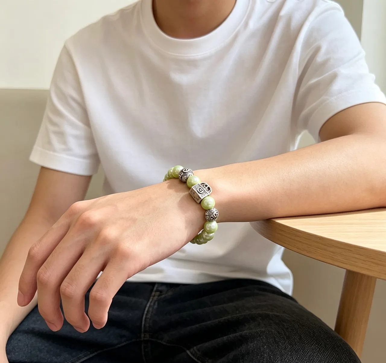 Gucci GG Marmont Pulseira com Pérola Verde Claro e Charm de Acabamento Prateado 3